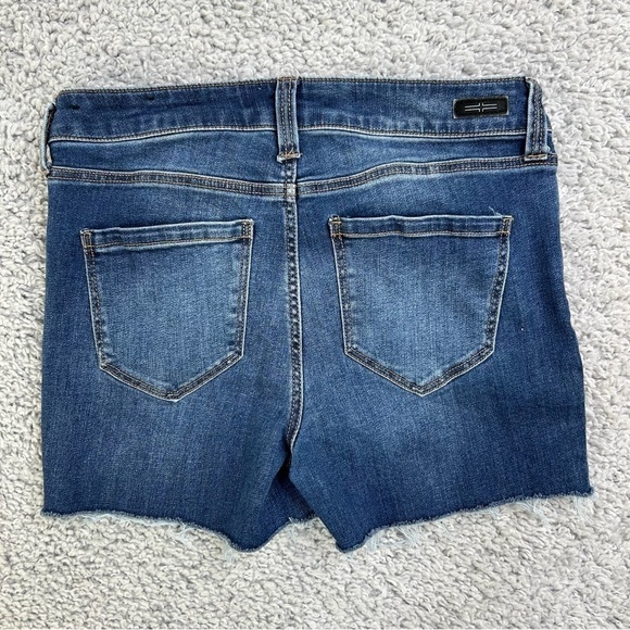 Liverpool Shorts Womens 2 Straight Cut Offs Raw Hem Regular Wash Pool Party Core - Picture 3 of 3